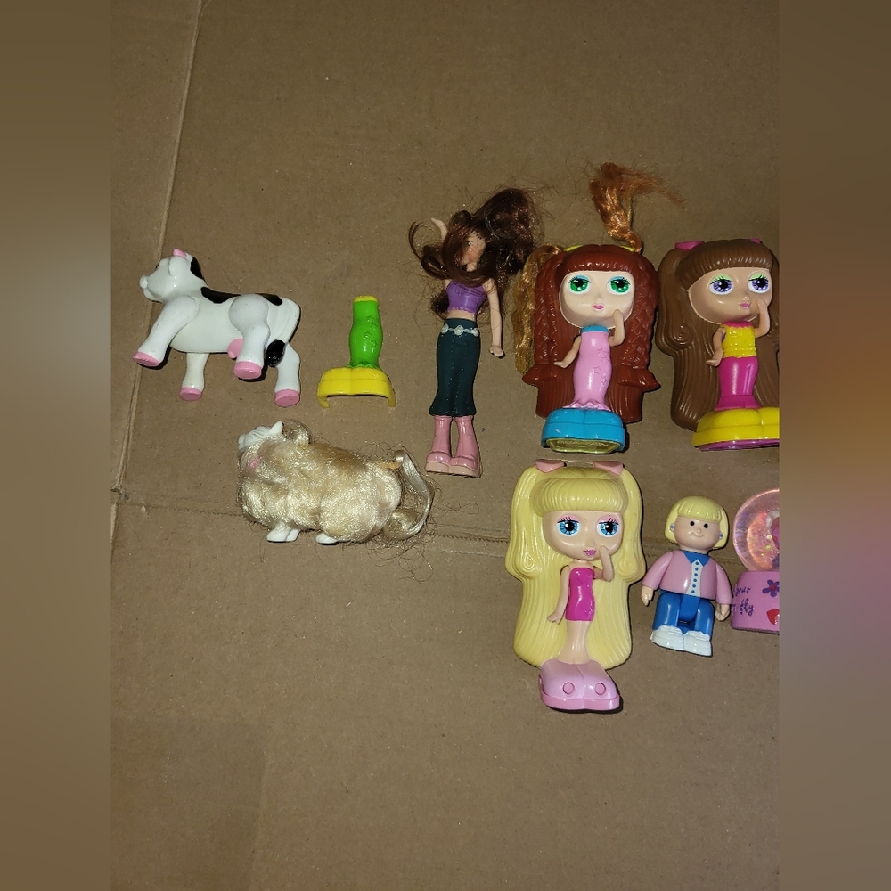 Toy Figures Set - Picture 2 of 3